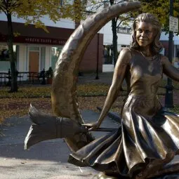 Statue of Elizabeth Montgomery