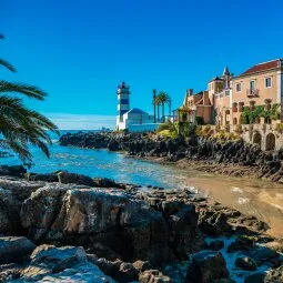 Plan a daytrip to Cascais