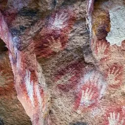 Cave of the Hands (Cueva de las Manos) 