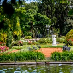 Rose Garden Walk (Paseo del Rosedal)